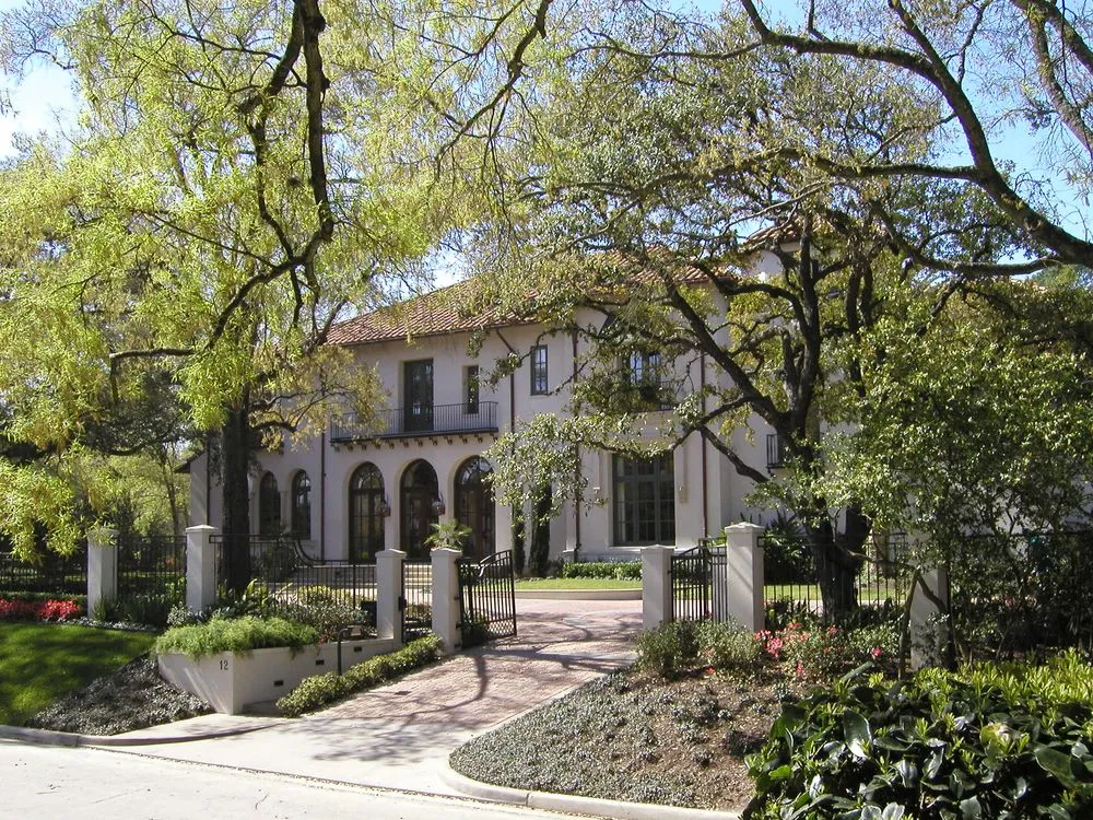 Trusted lawn care service in Houston, TX - Southwest Property Landscaping