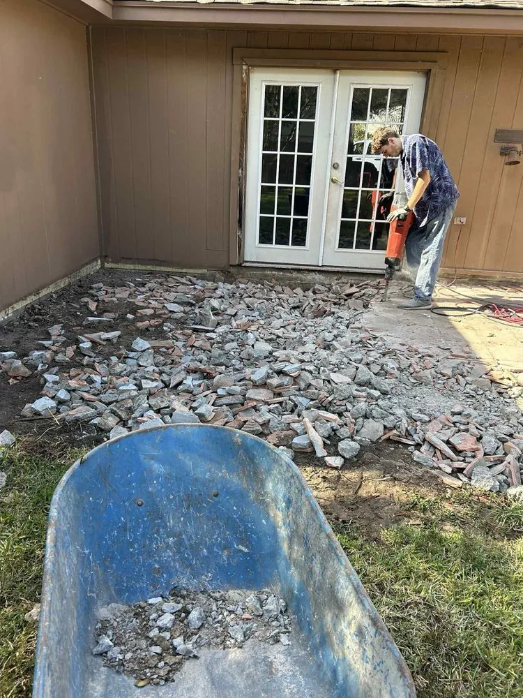 Custom landscape design in Pearland, TX by Souto's Landscaping & Fencing