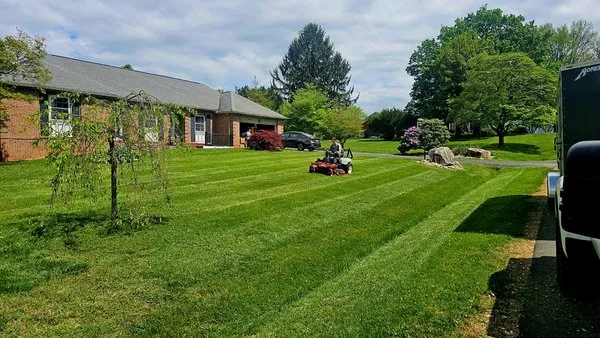 Sowers lawn & landscaping Logo