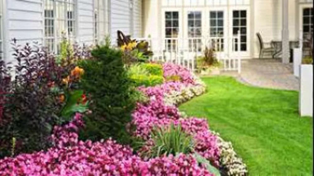 Custom garden landscaping experts serving El Paso, TX - SP & LC Landscape Contractors