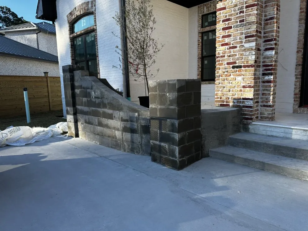 Professional yard cleanup service for homes in Navarre, FL by Sp lawn care and landscaping