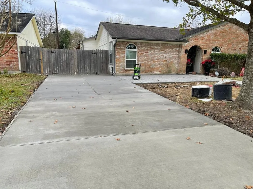 Custom residential landscaping in Tomball, TX by Space City Pro Construction