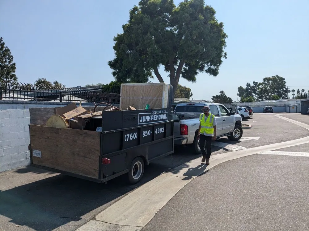 Reliable yard cleanup service experts serving Fallbrook, CA - SpaceWaste