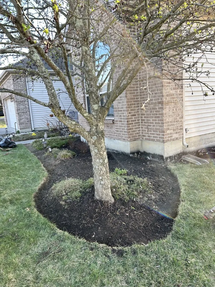 Top-rated garden landscaping for year-round maintenance in Lebanon, OH by Spade’s Lawn Care and Landscape