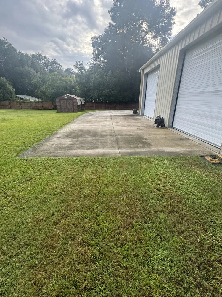 Top-rated yard maintenance in Deland, FL by Sparkling Clean Inside And Out