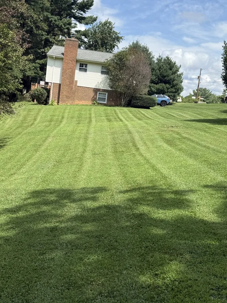 Affordable yard maintenance in Roanoke, VA by Sparks TurfWorks