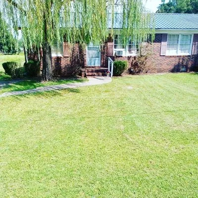 Spates Bros Lawn Care Logo