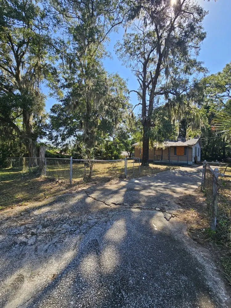 Top-rated yard cleanup service in Green Cove Springs, FL by Specialized Landscape and Maintenance