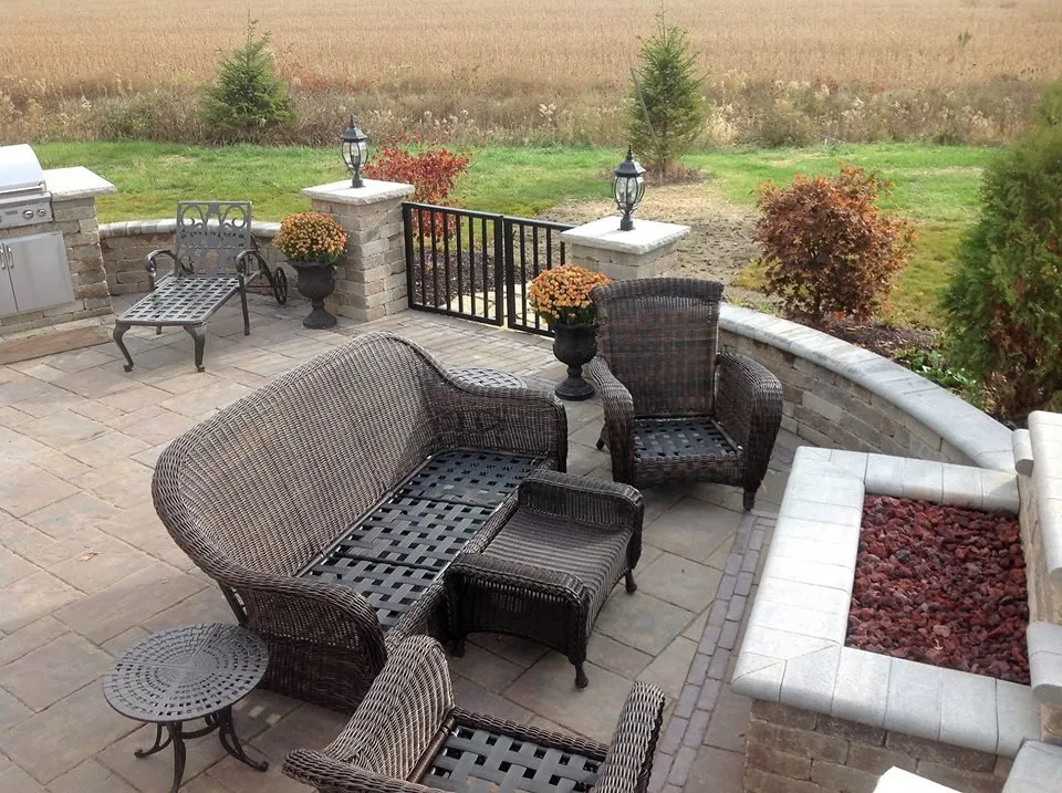 Professional garden landscaping experts serving North Ridgeville, OH - Specialscapes