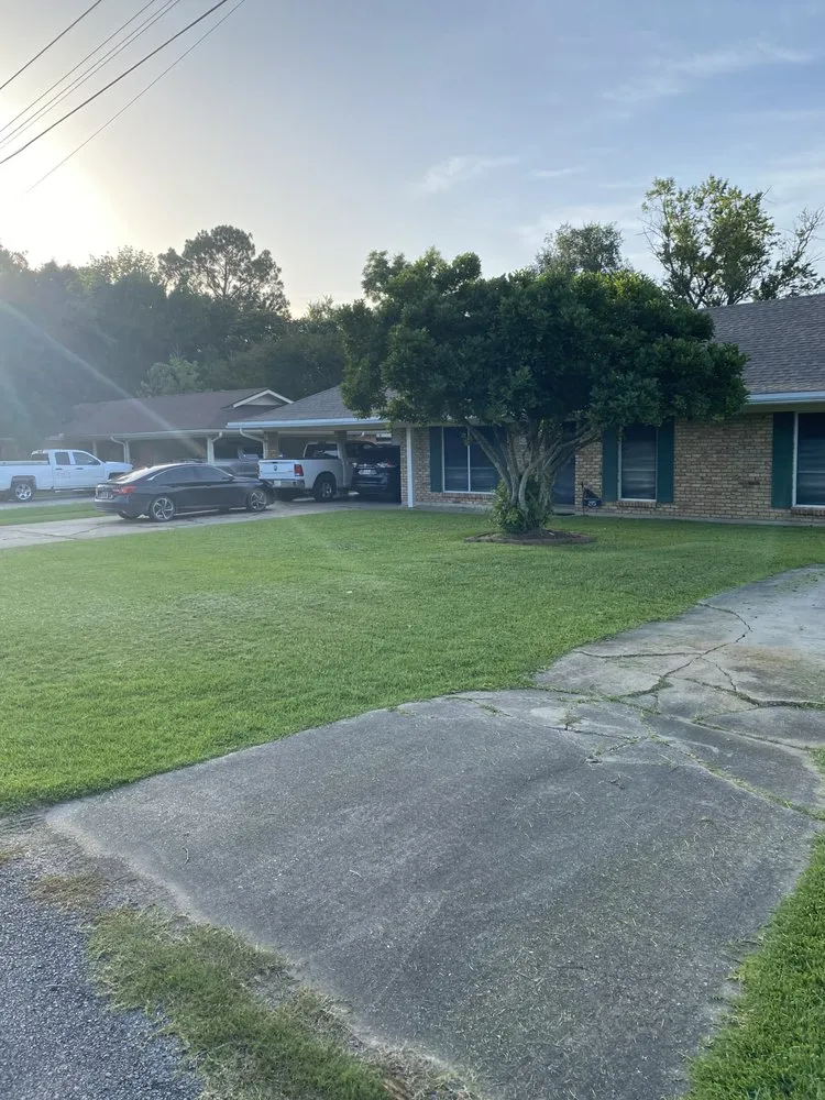 Local outdoor landscaping experts serving Breaux Bridge, LA - Speed Lawn Care