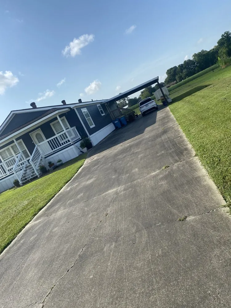 Trusted outdoor landscaping for beautiful yards in Breaux Bridge, LA by Speed Lawn Care