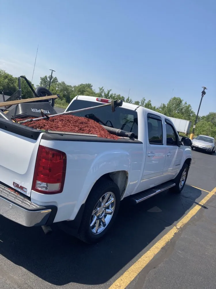 Trusted garden landscaping in Rockford, IL by SpeeDee Lawn Care & Snow Removal