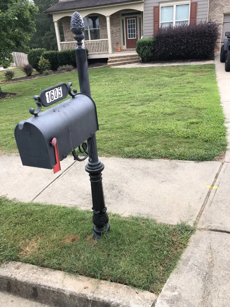 Custom lawn mowing service for beautiful yards across Rockford, IL - SpeeDee Lawn Care & Snow Removal