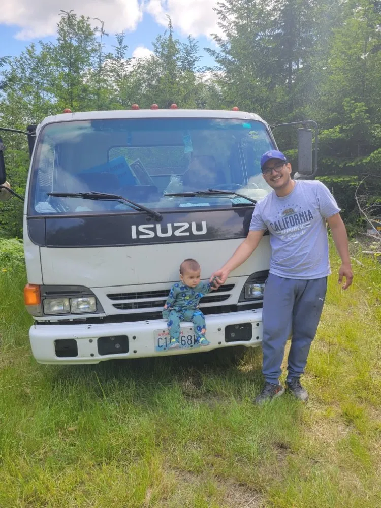 Local yard maintenance experts serving Renton, WA - Speedy Alvarez