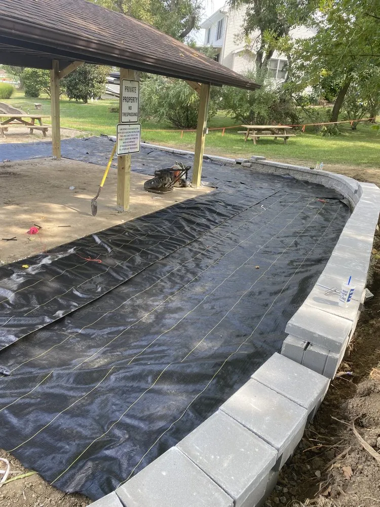 Expert garden landscaping in Holts Summit, MO by Speedy Landscaping