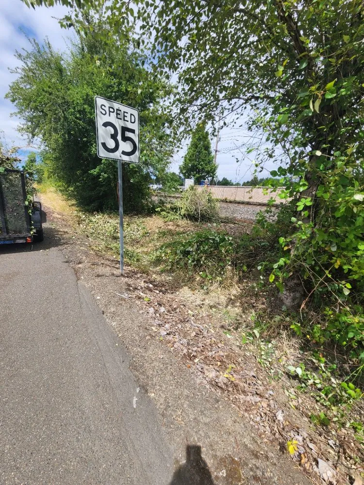 Local yard maintenance for beautiful yards across Gresham, OR - Speedy Trail Services