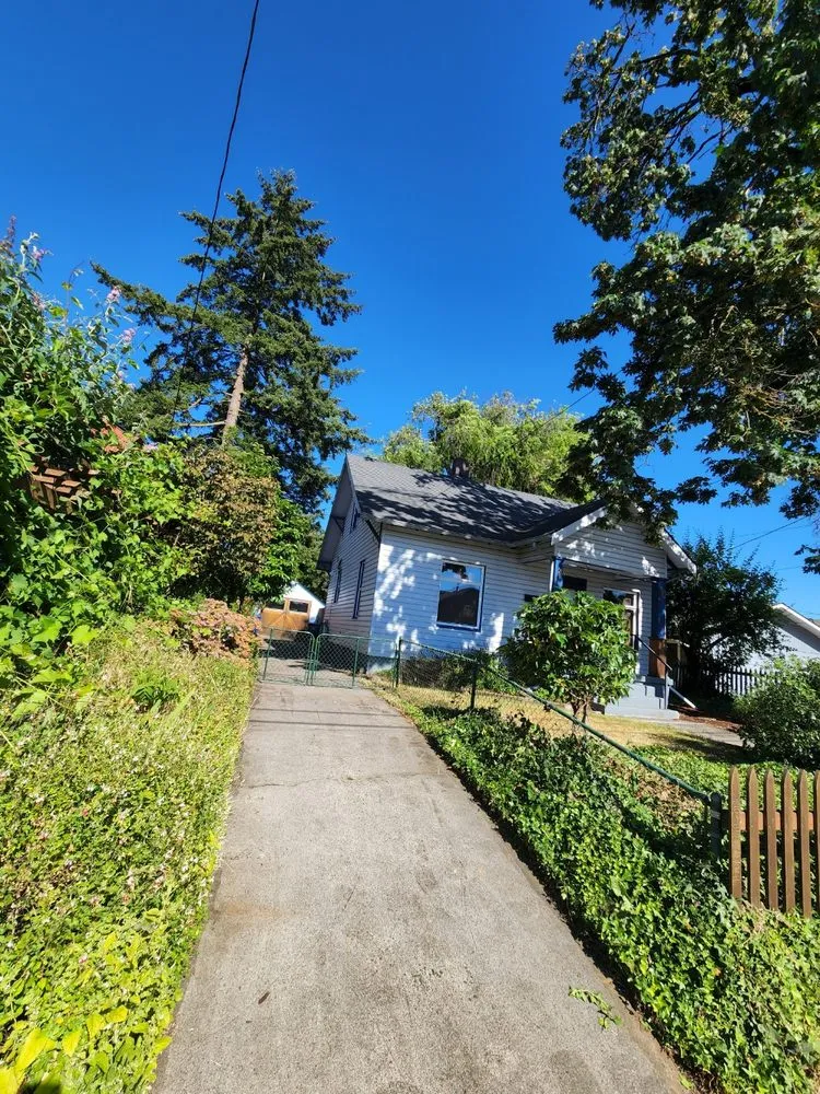 Professional yard cleanup service in Gresham, OR - Speedy Trail Services