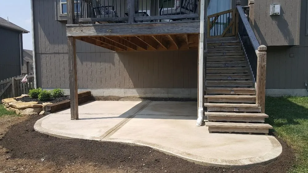 Local yard cleanup service experts serving Kansas City, MO - SpeedyBlades Contracting & Design