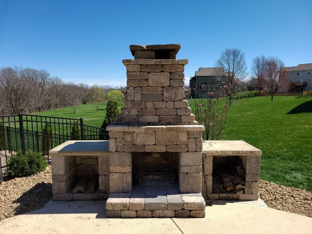 Reliable landscaping services in Kansas City, MO by SpeedyBlades Contracting & Design