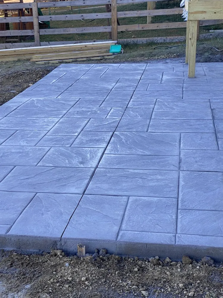 Top-rated lawn mowing service experts serving Lindenwald, OH - Speedy's Landscaping and decorative concrete