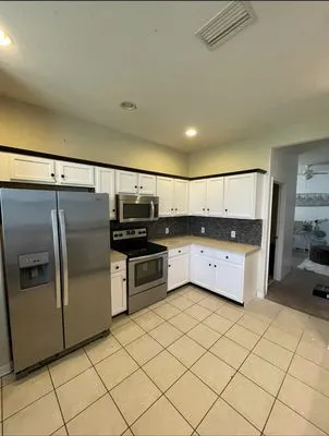 Spic and Span Cleaning Logo