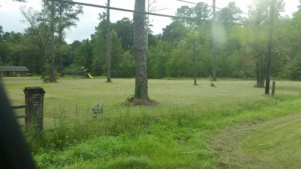 Professional outdoor landscaping experts serving Greenwell Springs, LA - Spinning Bladez Lawn Care & Preasure Washing
