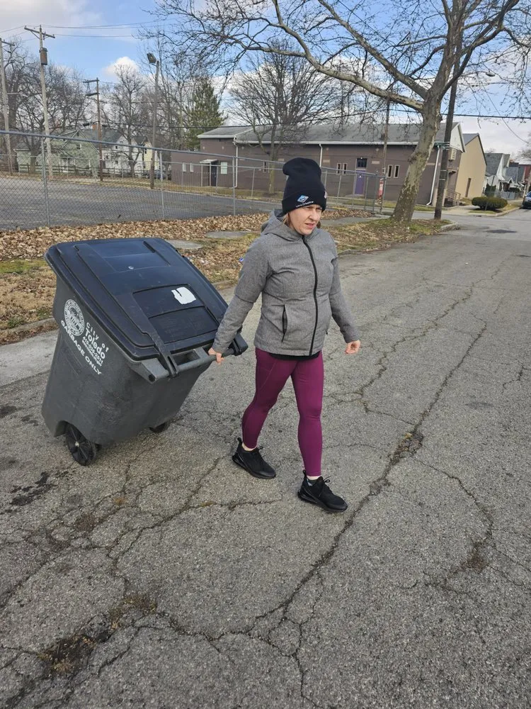 Local yard cleanup service experts serving Toledo, OH - Spottless Pet Services