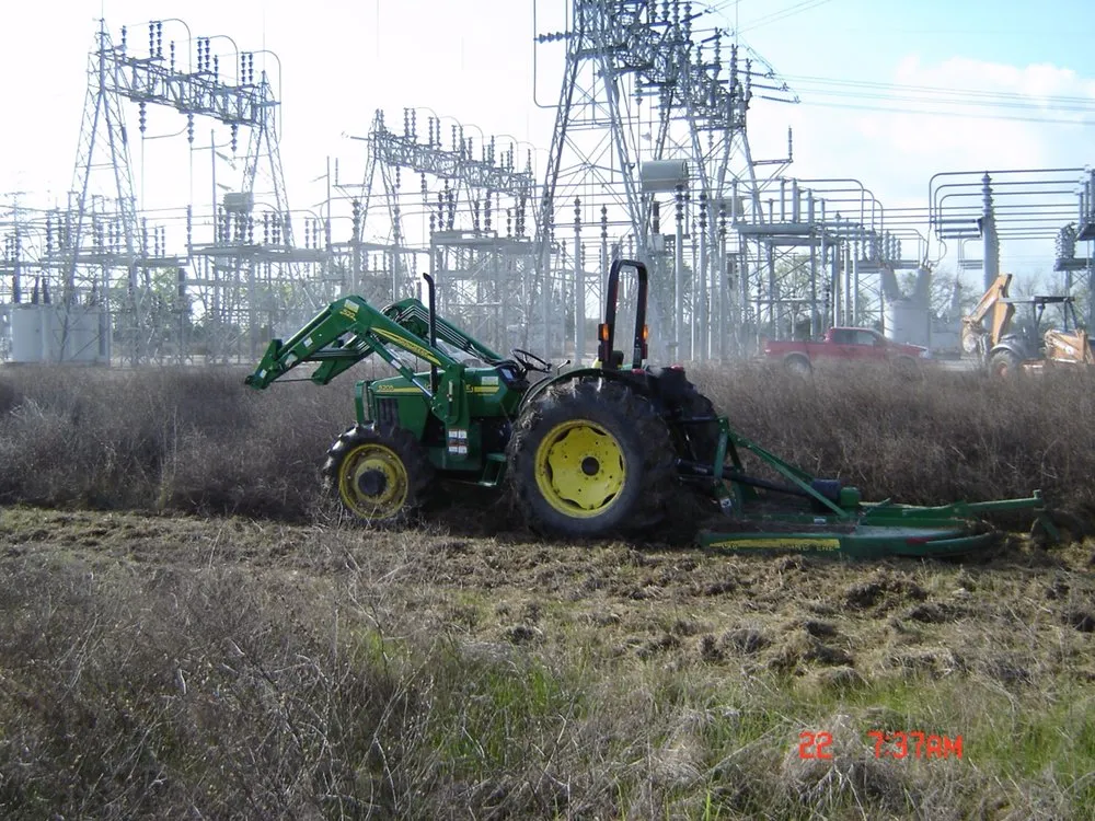 Custom yard cleanup service for residential properties in Houston, TX by Sprayco-Commercial Weed Control