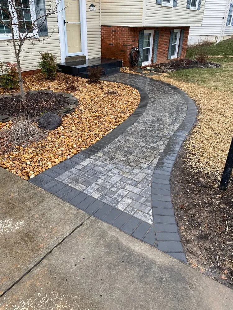 Local garden landscaping for beautiful yards in Lorton, VA by Springfield Lawn Service