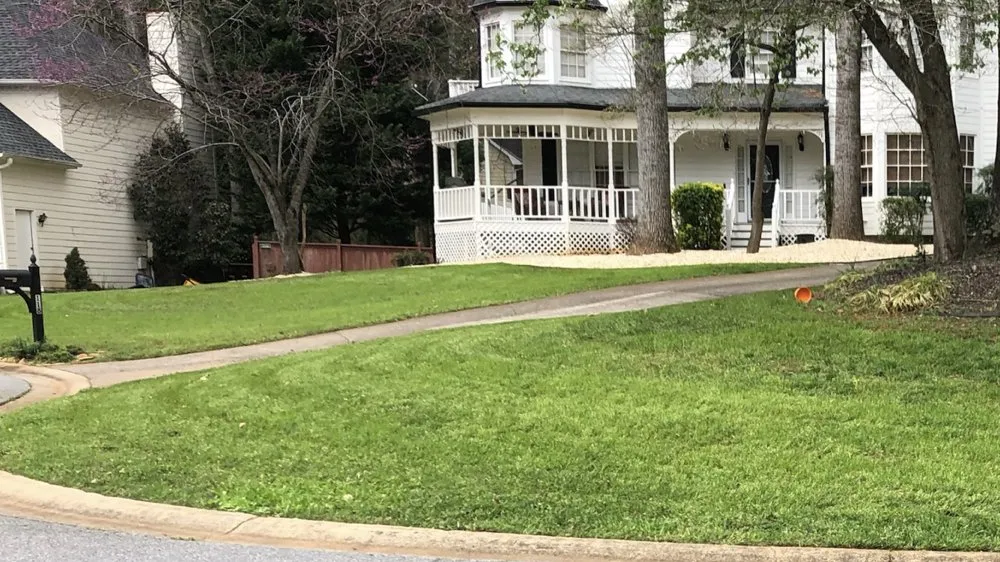 Expert lawn mowing service in Kennesaw, GA - Sprucing Up GA