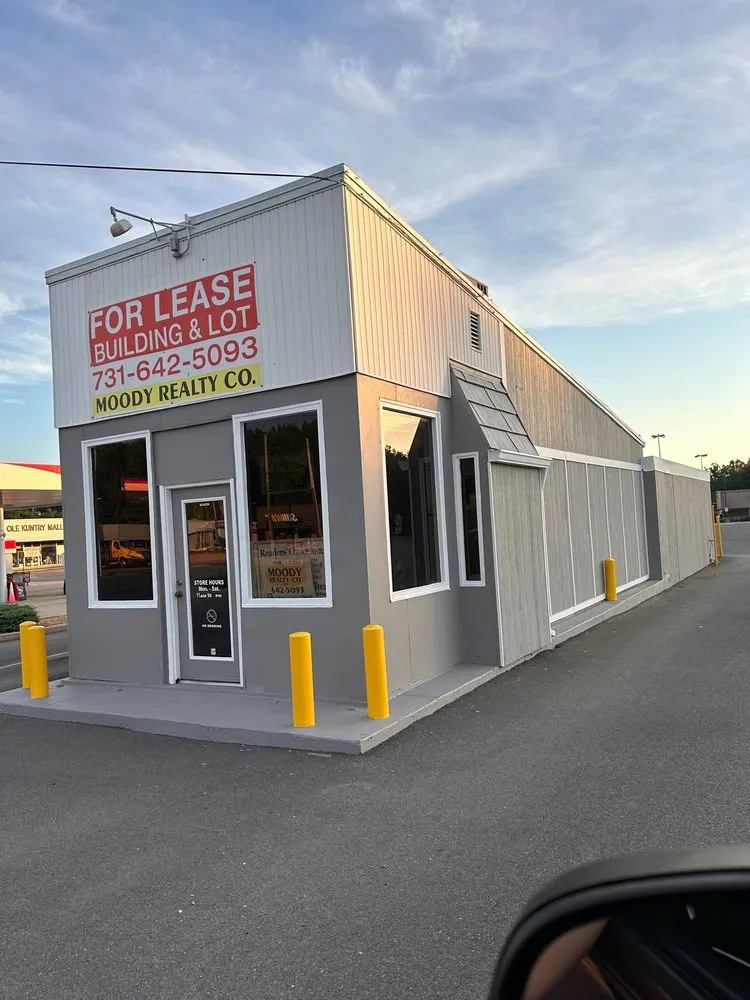 Local yard maintenance in Paris, TN by Square One Maintenance