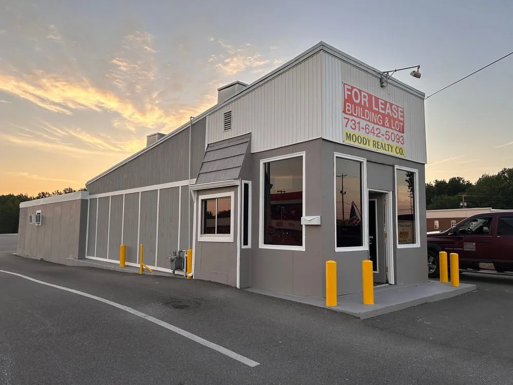 Expert yard cleanup service in Paris, TN by Square One Maintenance