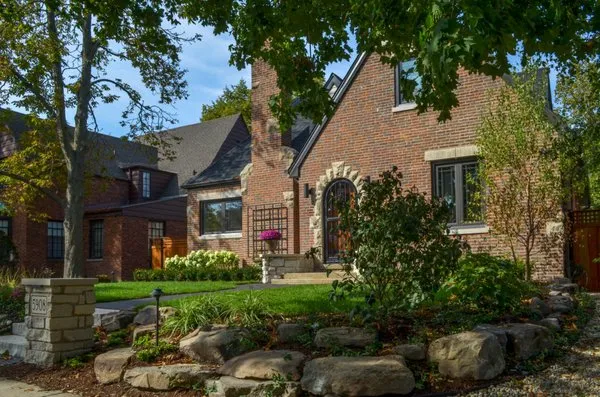 Square Root Garden Design Logo