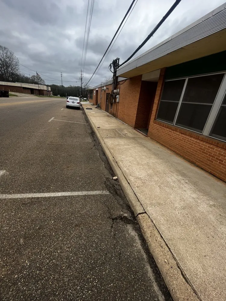 Expert garden landscaping in Atlanta, TX by Squeaky Clean