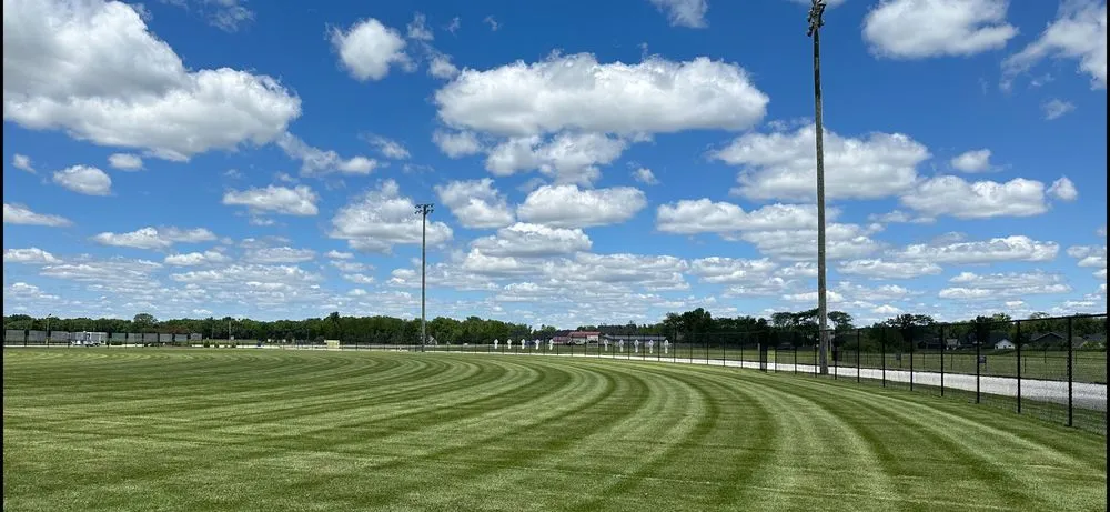 Top-rated yard cleanup service in Springfield, IL - Squirrel's LawnCare