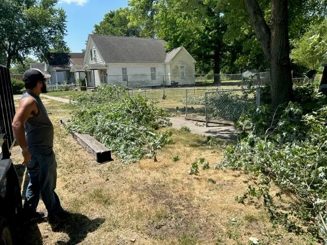 Top-rated lawn care service experts serving Springfield, IL - Squirrel's LawnCare