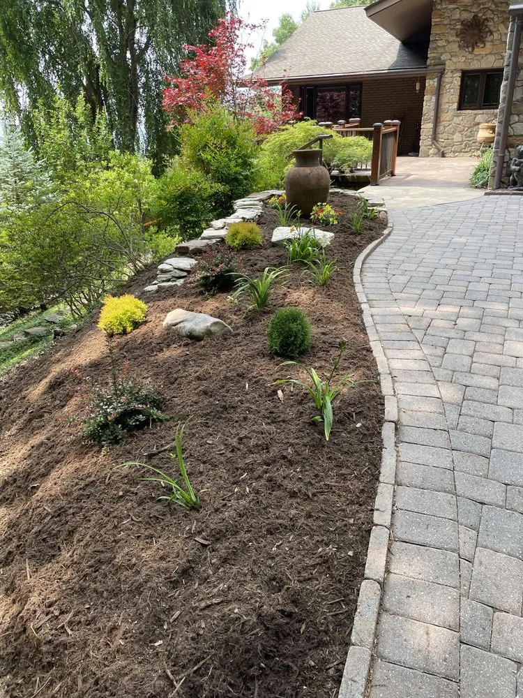 Trusted garden landscaping experts serving Hendersonville, NC - S&R landscaping