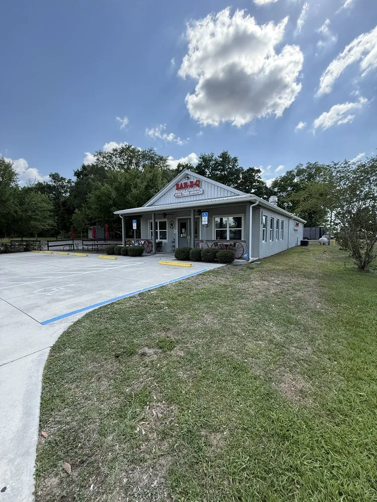 Trusted residential landscaping for year-round maintenance in Summerfield, FL by SSE Pressure Washing & Home Services