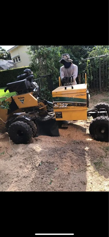 Reliable lawn mowing service experts serving Lake Worth, FL - Sss Lawn Services