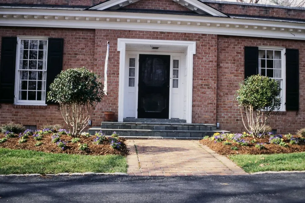 Professional yard maintenance in Callao, VA - St. George Landscape Design
