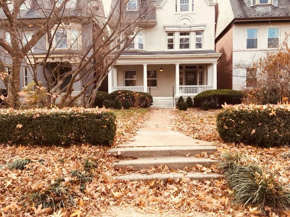 Custom landscape design experts serving St Louis, MO - St Louis Leaf Removal