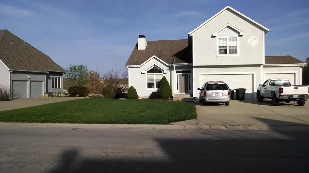 Trusted lawn care service experts serving Saint Louis, MO - St Louis Pro Turf & Pro Pest Solutions