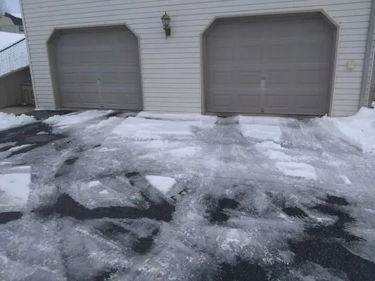 Stager Lawn Care & Landscaping Logo