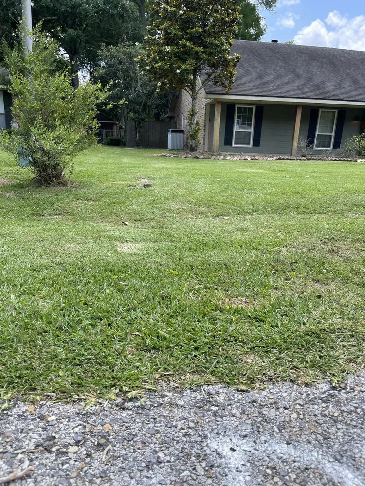 Custom garden landscaping for residential properties in Broussard, LA by Stakes Lawncare Service