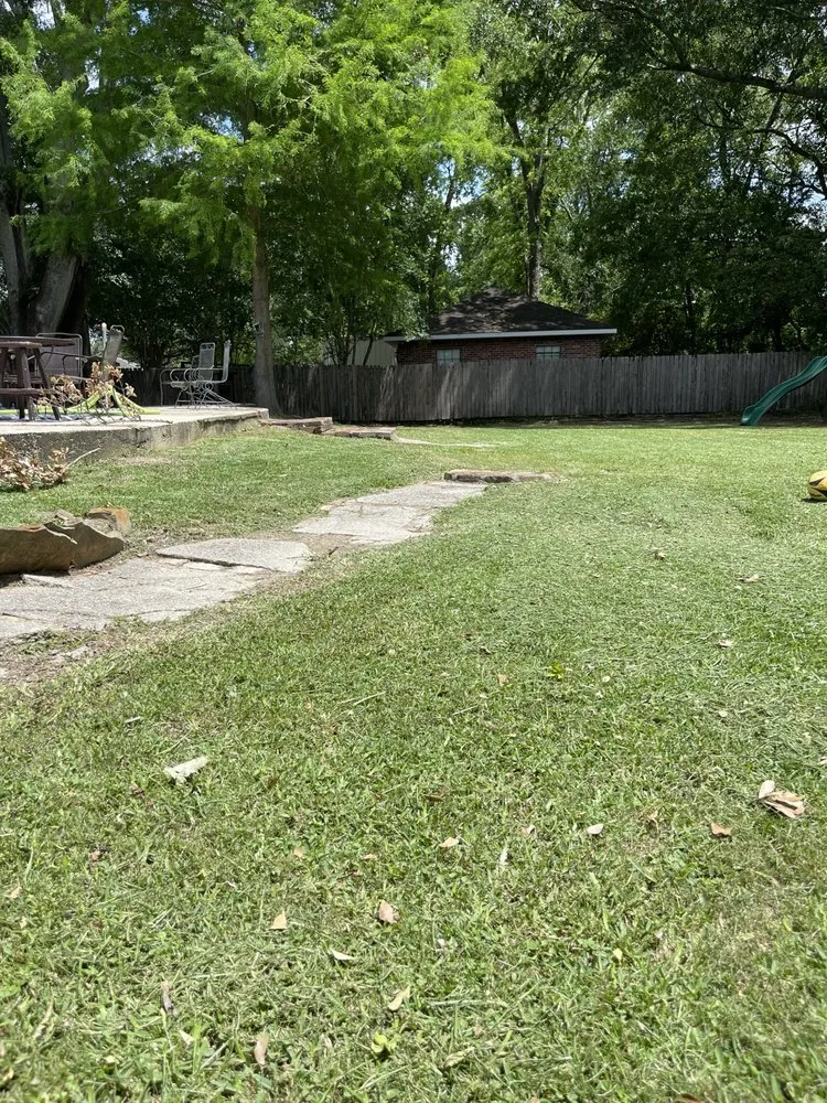 Local landscaping services in Broussard, LA by Stakes Lawncare Service