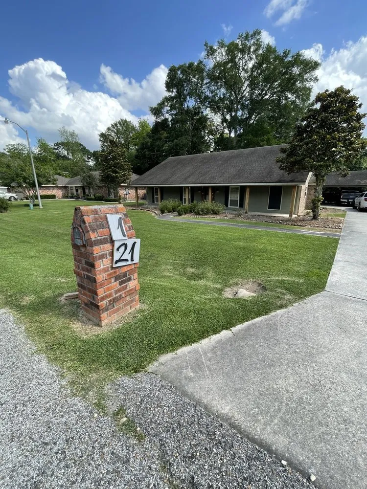 Reliable outdoor landscaping experts serving Broussard, LA - Stakes Lawncare Service