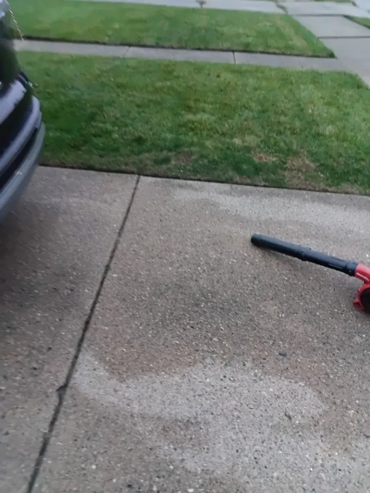 Top-rated lawn care service in Eastpointe, MI by Stan the Man landscaping