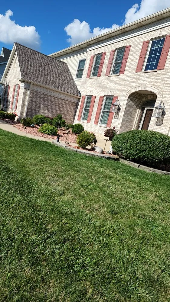 Top-rated yard cleanup service for year-round maintenance in Lake in the Hills, IL by Stand-up landscaping