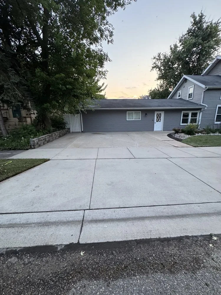 Local residential landscaping experts serving Reedsburg, WI - Stando Junk Services