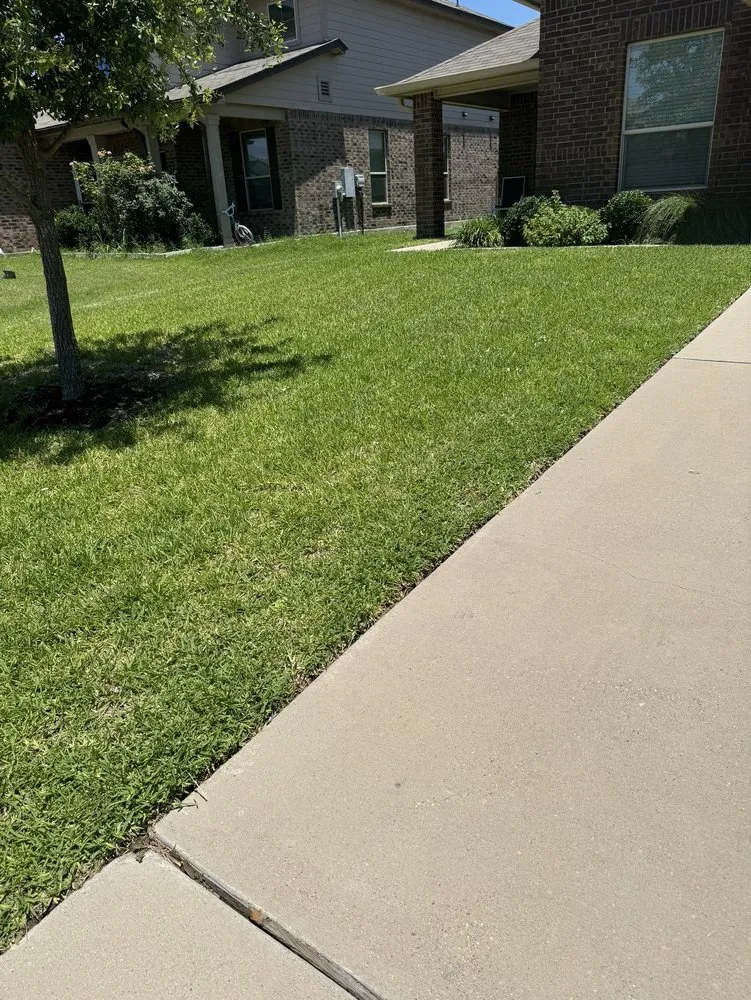 Custom outdoor landscaping for residential properties across Robinson, TX - Stanford lawn care service